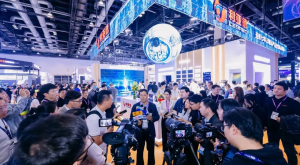 “AI显示+艺术融合”,利亚德携多款重磅新品引爆InfoComm China